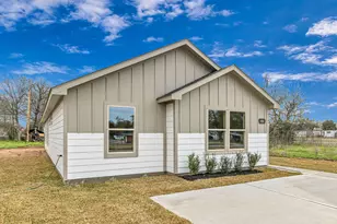 1010 4th St, Hempstead, TX 77445 - Photo 1
