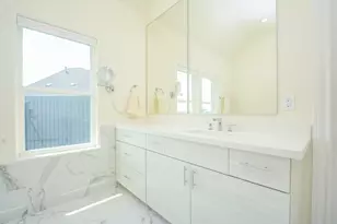 8745 Park Kolbe Ln, Houston, TX 77080 - Photo 20