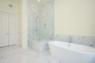 8745 Park Kolbe Ln, Houston, TX 77080 - Photo 18
