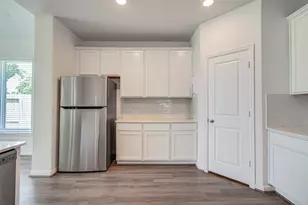 537 Green Meadows Dr, West Columbia, TX 77486 - Photo 18