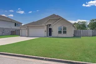 537 Green Meadows Dr, West Columbia, TX 77486 - Photo 2