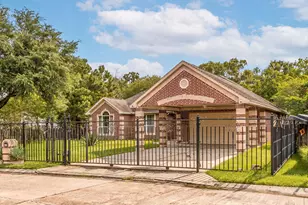 600 River Bend Dr, Baytown, TX 77521 - Photo 4