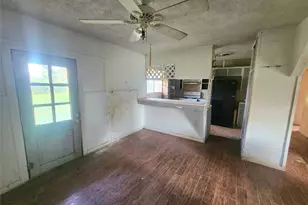905 E Columbus Dr, Wharton, TX 77488 - Photo 6