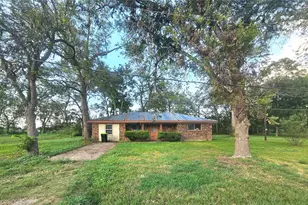 905 E Columbus Dr, Wharton, TX 77488 - Photo 1