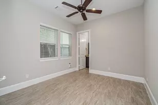 2114 Mason St, Houston, TX 77006 - Photo 4