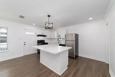 802 E 33rd Street, Houston, TX 77022 - Photo 2