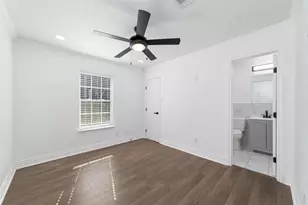 802 E 33rd St, Houston, TX 77022 - Photo 4