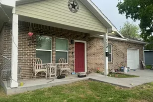 1101 11th 1/2 Street N, Texas City, TX 77590 - Photo 1