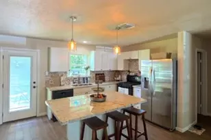 1410 Avenue D, Danbury, TX 77534 - Photo 4