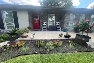 1410 Avenue D, Danbury, TX 77534 - Photo 2