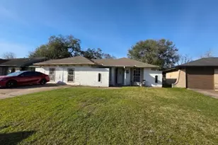1526 Diplomat Way, Houston, TX 77088 - Photo 2