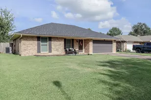 2055 Stacy St, Beaumont, TX 77707 - Photo 2