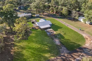 2705 21st St, Hempstead, TX 77445 - Photo 2