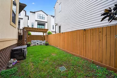 1042 W 15th 1/2 Street, Houston, TX 77008 - Photo 50