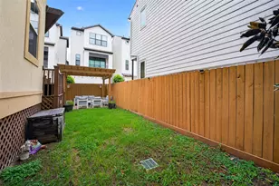 1042 W 15th 1/2 St, Houston, TX 77008 - Photo 50
