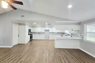 2433 Freeway Manor Dr, Rosenberg, TX 77471 - Photo 4