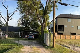 1611 Sylvester Rd, Houston, TX 77009 - Photo 6