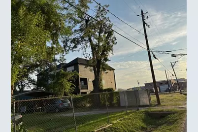 1611 Sylvester Road, Houston, TX 77009 - Photo 10