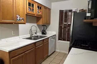 805 Northbend Dr, Baytown, TX 77521 - Photo 4