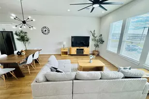 1811 Brooks St, Houston, TX 77026 - Photo 2
