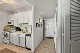 1401 E Beach Dr, Galveston, TX 77550 - Photo 12