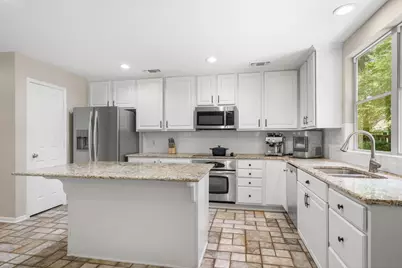 123 Sheerborne Court, The Woodlands, TX 77382 - Photo 10