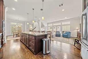 2406 Beall St, Houston, TX 77008 - Photo 12