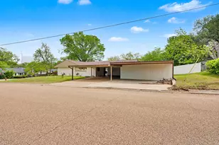 305 N Harvey St, Caldwell, TX 77836 - Photo 24