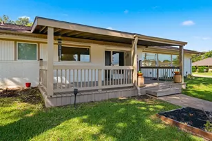 305 N Harvey St, Caldwell, TX 77836 - Photo 6