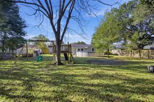 265 E Darby St, Bridge City, TX 77611 - Photo 26