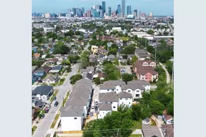131 Eastwood Street Street, Houston, TX 77011 - Photo 2