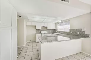 406 McConn Ct, Houston, TX 77598 - Photo 8