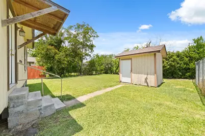 122 E Murrill Avenue, Baytown, TX 77520 - Photo 18