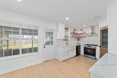 15326 E Hampton Circle, Houston, TX 77071 - Photo 10