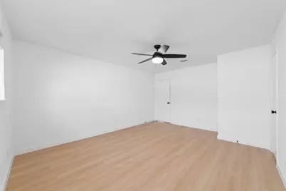 15326 E Hampton Circle, Houston, TX 77071 - Photo 14