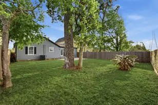 2217 Creston Dr, Houston, TX 77026 - Photo 46