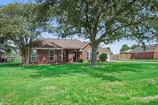 3119 Kathleen Dr, Mont Belvieu, TX 77523 - Photo 2