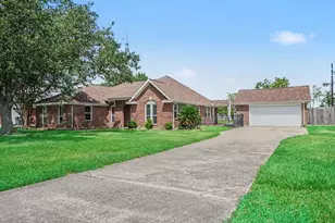 3119 Kathleen Dr, Mont Belvieu, TX 77523 - Photo 4