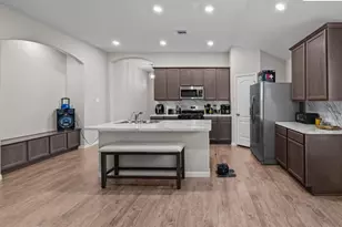 689 Forest Bend Ln, La Marque, TX 77568 - Photo 6