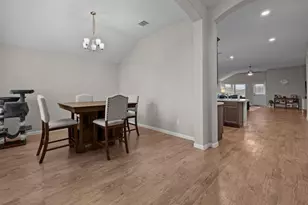689 Forest Bend Ln, La Marque, TX 77568 - Photo 2