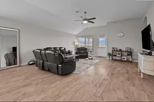 689 Forest Bend Ln, La Marque, TX 77568 - Photo 8