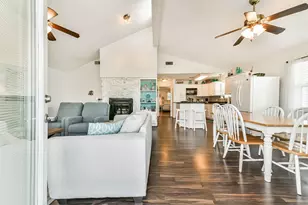 1302 Coral Way, Tiki Island, TX 77554 - Photo 8