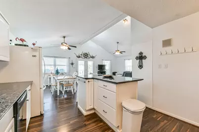 1302 Coral Way, Tiki Island, TX 77554 - Photo 14