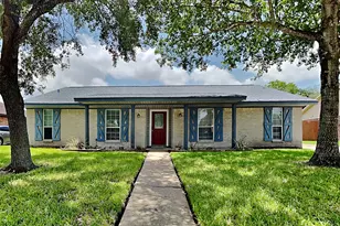1920 Crooked Creek Ln, Pearland, TX 77581 - Photo 1