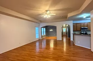 10110 Gil Jr Ln, Houston, TX 77075 - Photo 6