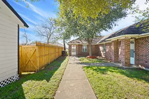 4636 Mayflower St, Houston, TX 77033 - Photo 22