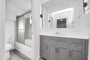 8011 La Roche Ln, Houston, TX 77036 - Photo 32