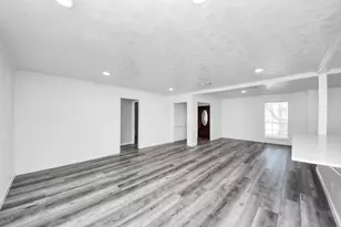 8011 La Roche Ln, Houston, TX 77036 - Photo 12