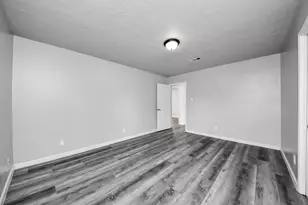 8011 La Roche Ln, Houston, TX 77036 - Photo 30