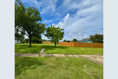 12 N Ave A, Freeport, TX 77541 - Photo 2